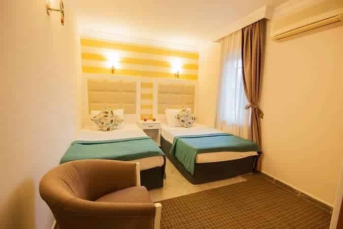 Moonshine Hotel Suites